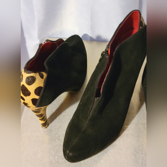 BOGO Ann Marino Black pumps & Nine West animal print ankle boots - Picture 3 of 9